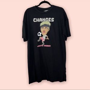 BRAND NEW: Justin Bieber Changes H&M Black T-Shirt Dress